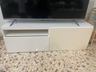 Mueble TV cristal y blanco