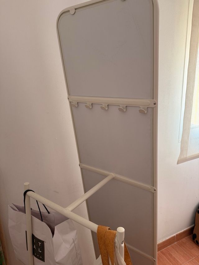 Espejo de pie blanco