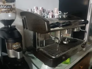 Cafetera de bar profesional + 2 molinillos de café