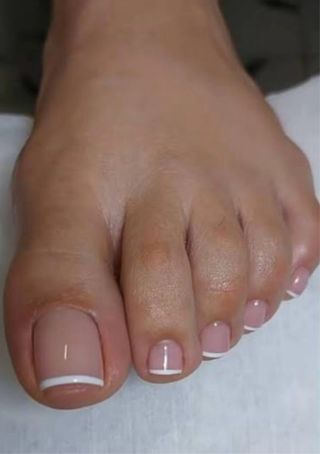 Hago todo tipo de pedicure y manicura y pestañas