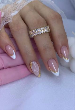 Hago todo tipo de pedicure y manicura y pestañas