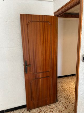 Puerta de madera interior