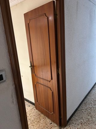 Puerta de madera interior