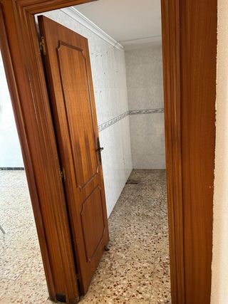 Puerta de madera interior