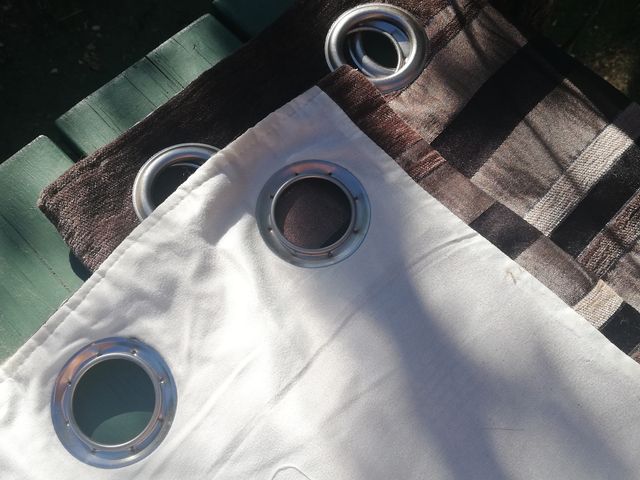 Tende marroni a righe per camera da letto