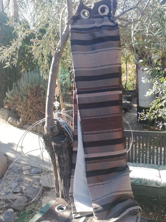 Tende marroni a righe per camera da letto