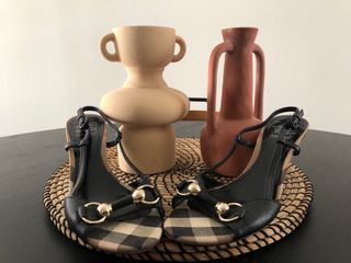 Sandalias Burberry Hebilla Dorada