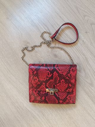 Lote 2 bolsos: rojo serpiente y negro flor