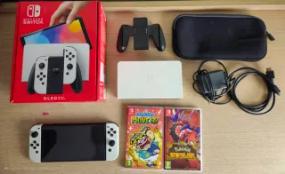 Nintendo Switch OLED bianco + 2 giochi + custodia