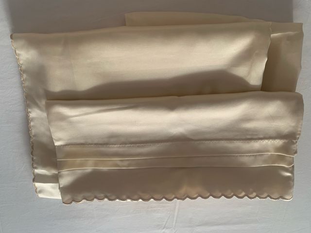 Juego de sábanas de raso beige