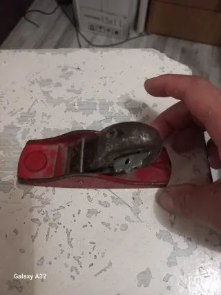 Cepillo carpintería rojo