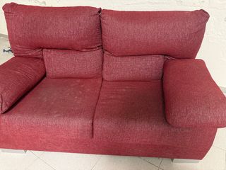 Sofá de tela rojo