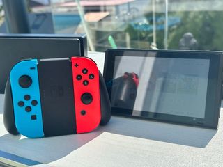Nintendo Switch Azul y Rojo en buenísimo estaestad