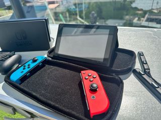 Nintendo Switch Azul y Rojo en buenísimo estaestad