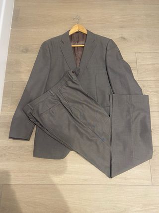 Traje de hombre gris