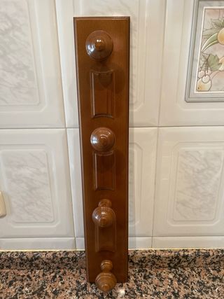 Perchero de madera con 4 colgadores