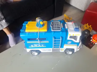 Autobús Policía Juguete con Figuras