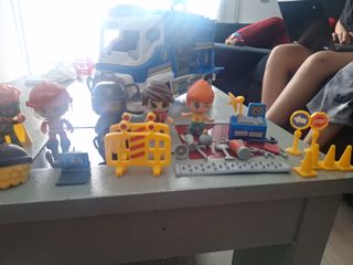 Autobús Policía Juguete con Figuras