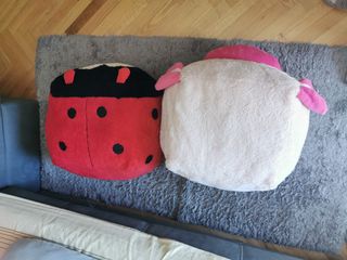 Cojín Pufi Infantil Mariquita y Cerdito!