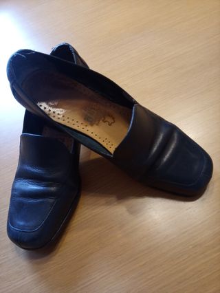 Zapatos azules superflexibles