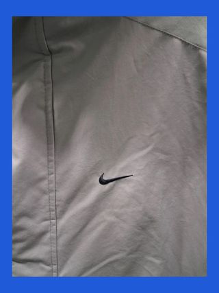 Chaqueta acolchada Nike gris y negra