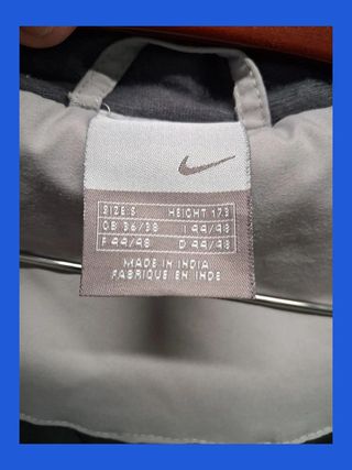 Chaqueta acolchada Nike gris y negra