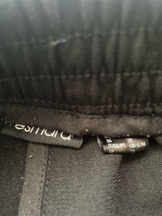 Pantalón negro con cordón