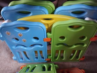 Parque de juego infantil multicolor