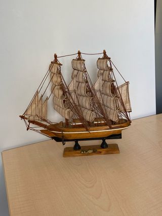 Conjunto figuras barcos decoración en madera