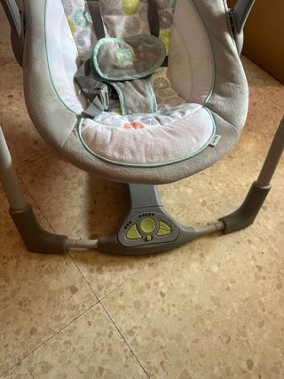 Mecedora bebé y bañera buen estado