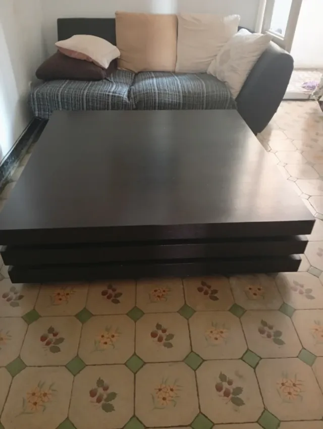Mesa de centro de madera oscura