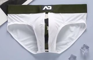 851 - Slips Addicted