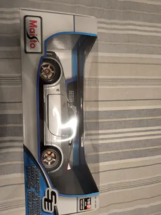 Coche Maisto 1:18 Nissan 350Z Nismo