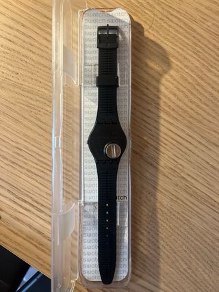 Reloj Swatch Alien Negro y Blanco