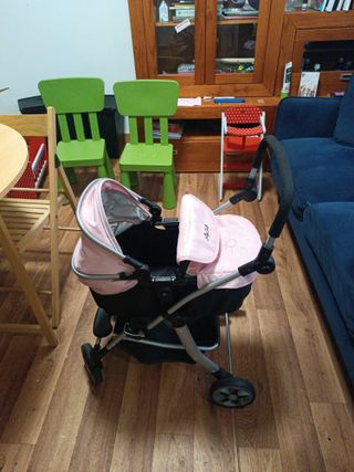 Carrito de muñecas rosa