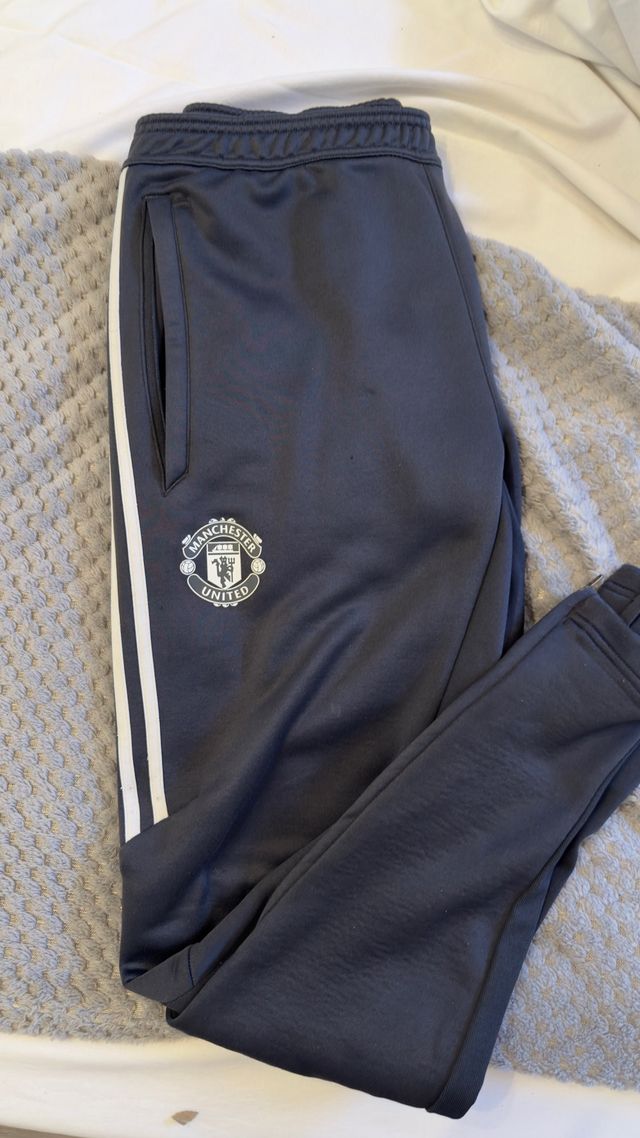 Pantalones Manchester United y Chelsea