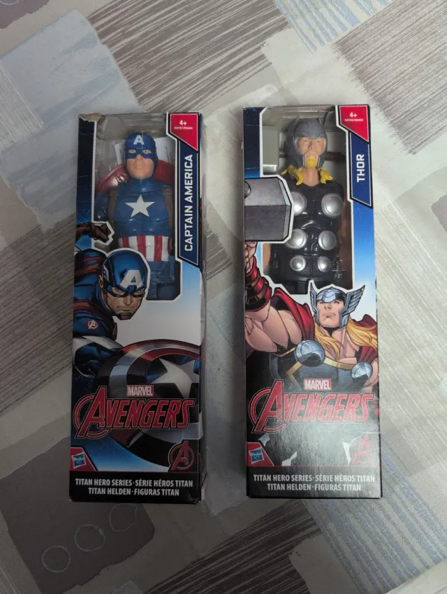 Muñecos Marvel Avengers Capitán América y Thor