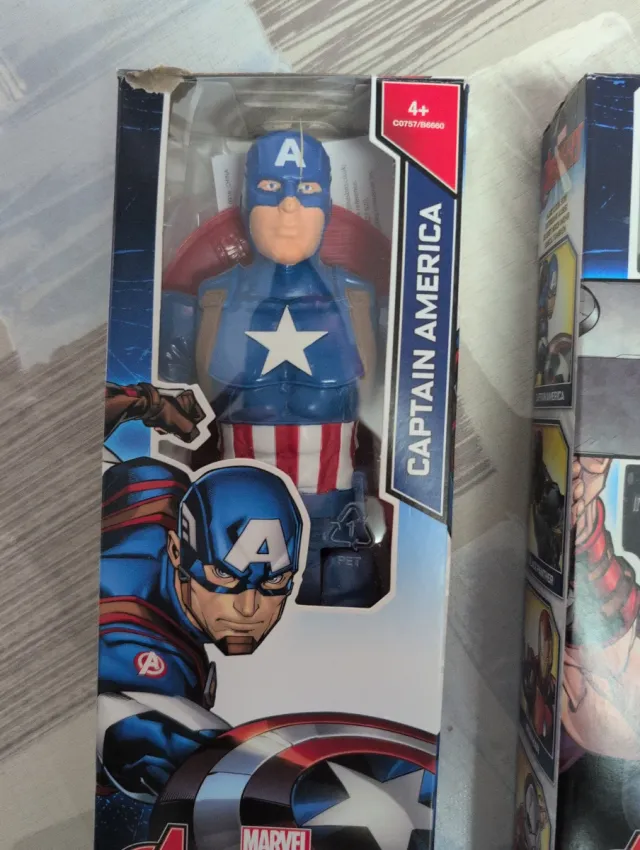 Muñecos Marvel Avengers Capitán América y Thor
