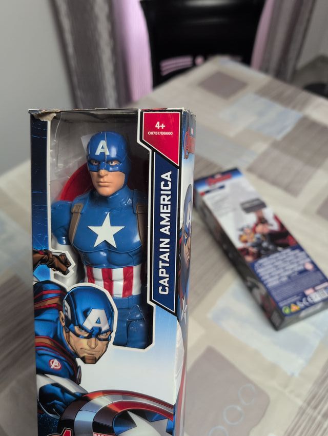 Muñecos Marvel Avengers Capitán América y Thor