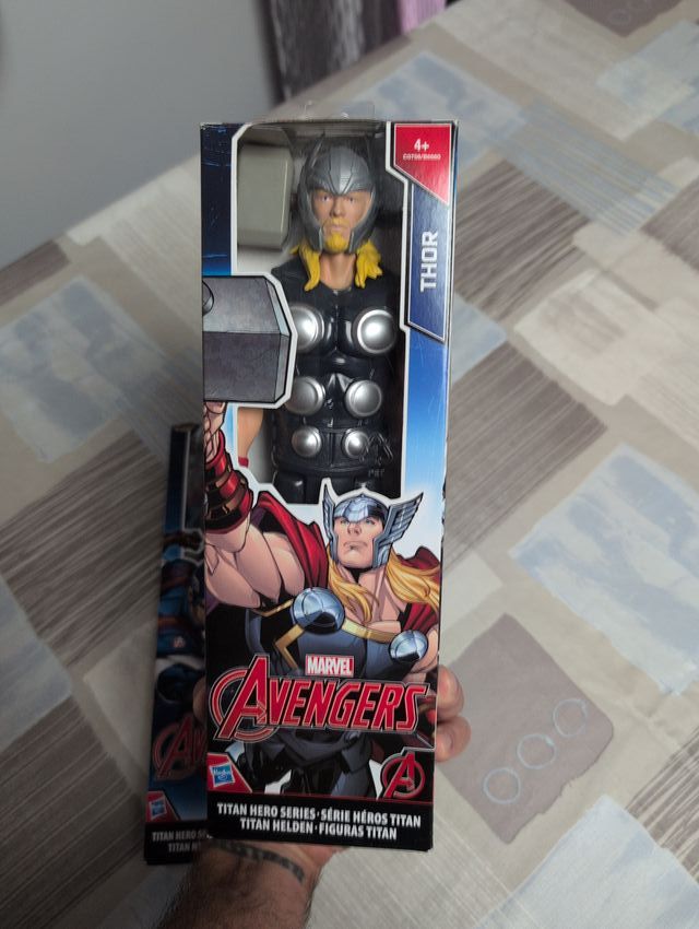 Muñecos Marvel Avengers Capitán América y Thor