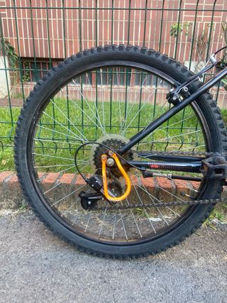 Bicicleta Rockrider 24 Negra y Naranja