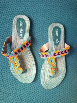 Sandalias #36 de dedo Camila's con abalorios