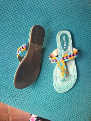 Sandalias #36 de dedo Camila's con abalorios