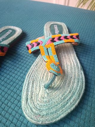 Sandalias #36 de dedo Camila's con abalorios