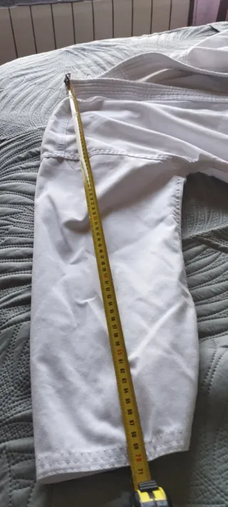 Kimono Karate y cinturón.
70×93×26.