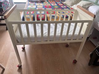 Minicuna madera con ruedas