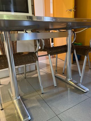 Mesa de cocina de acero inoxidable con 4 sillas