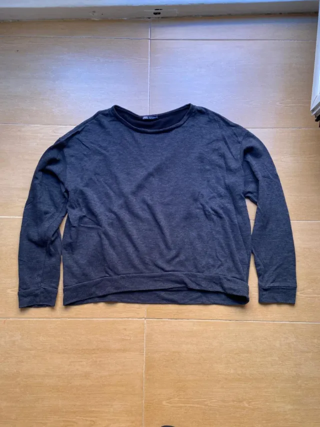 Sudadera Zara gris tejido fino