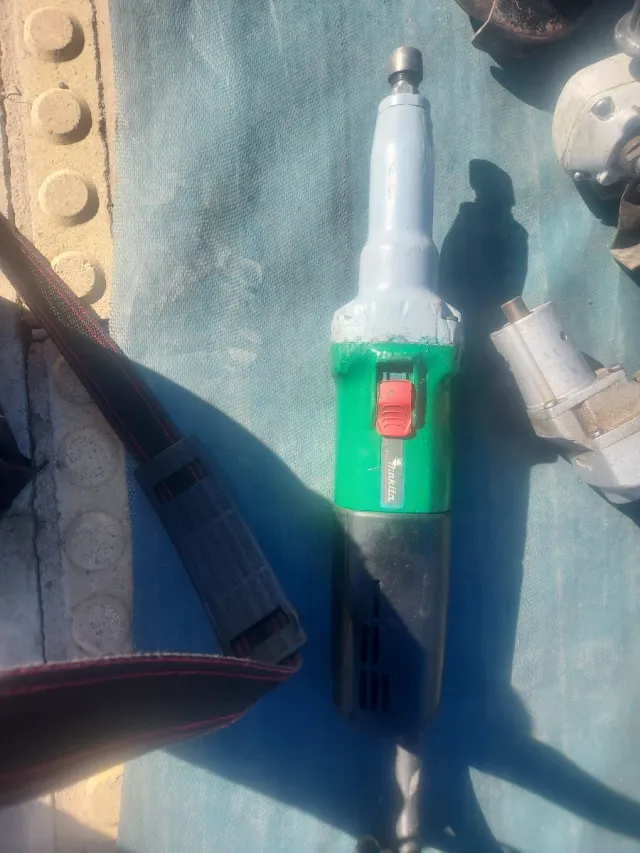 Amoladora recta Makita