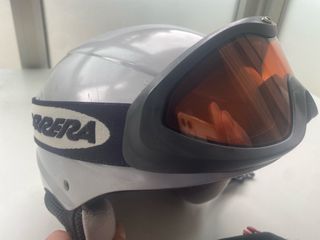 Casco de esquí Decathlon con gafas Carrera